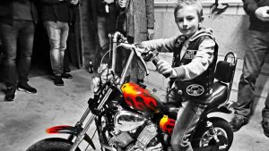 Fynn bekommt zu seinem 10. Geburtstag sein erstes Motorrad